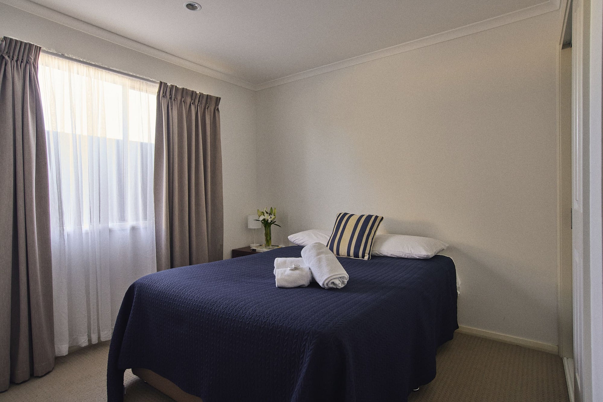 Main bedroom with queen bed in Currowan House.