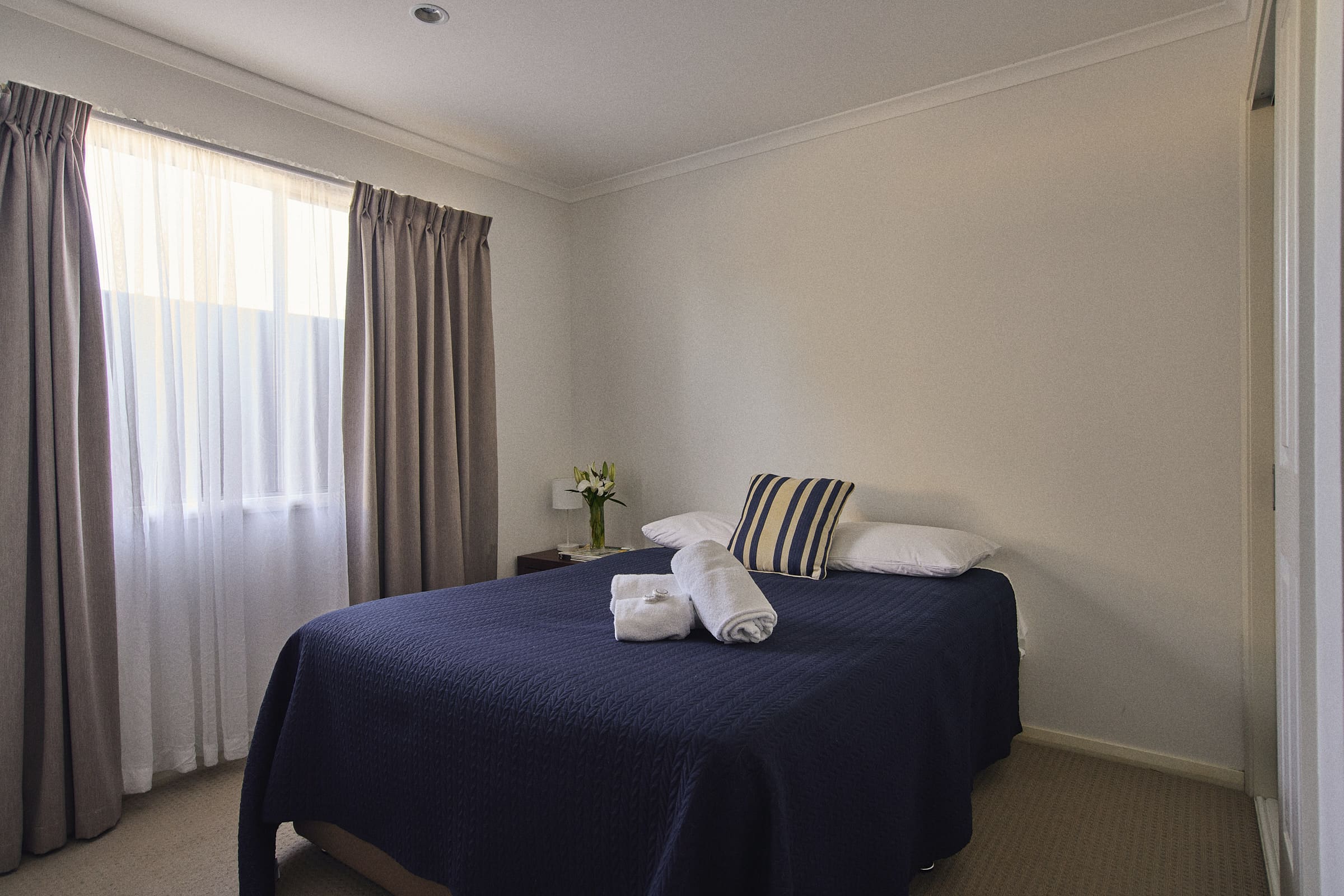 Main bedroom with queen bed in Currowan House.
