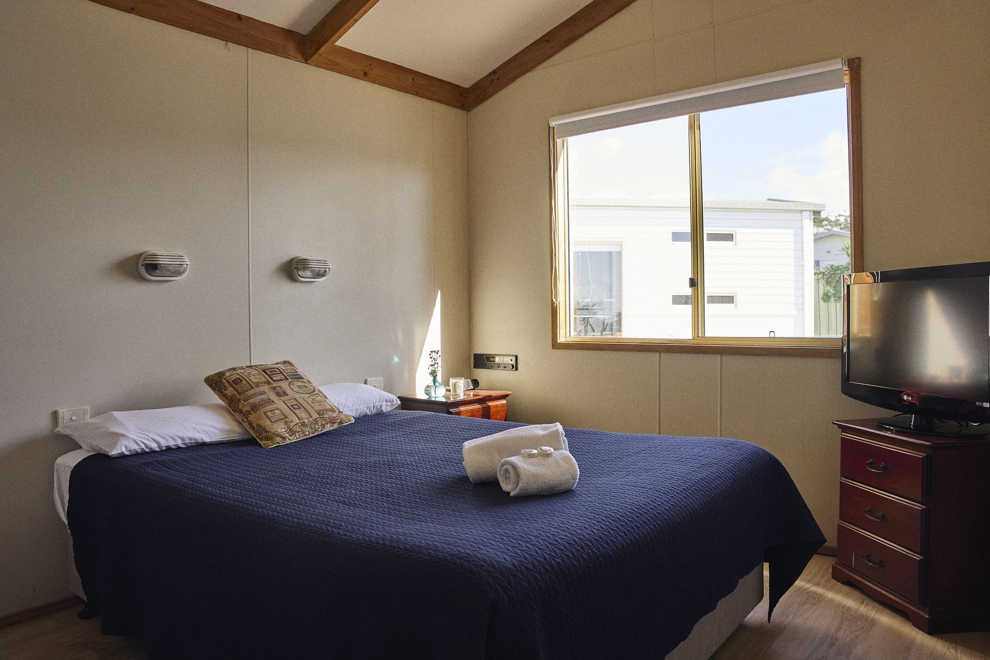 Main bedroom with queen bed in Morton B House.