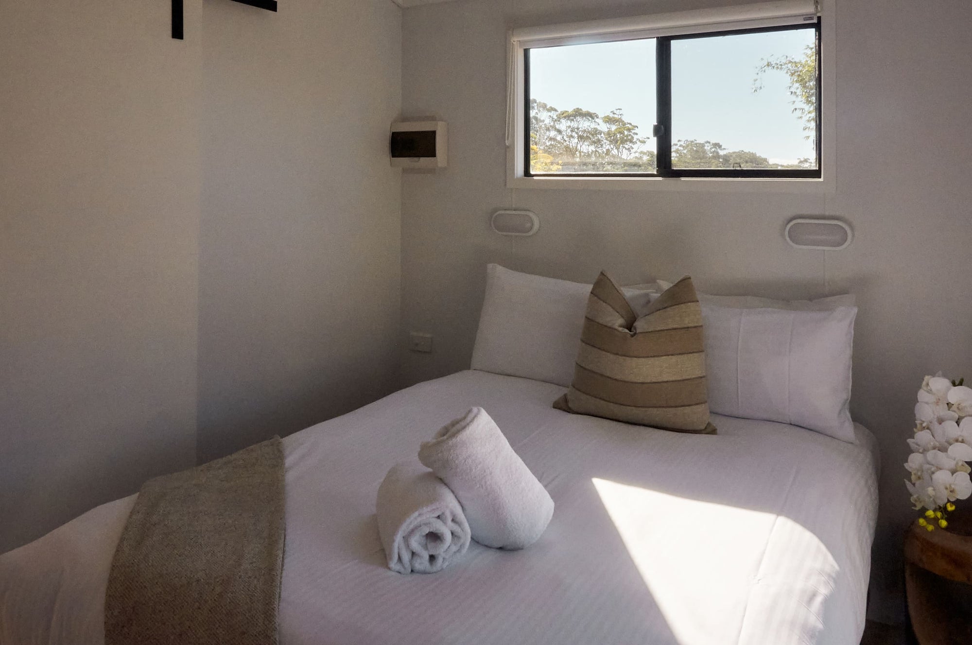 Main bedroom with queen bed in Yerriyong B Cabin.
