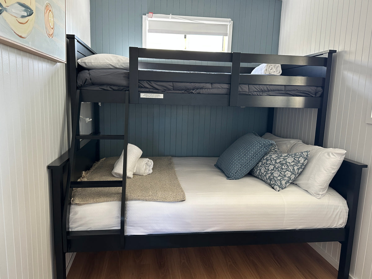 Second bedroom with single bunk bed over double bed in Yerriyong C Cabin.